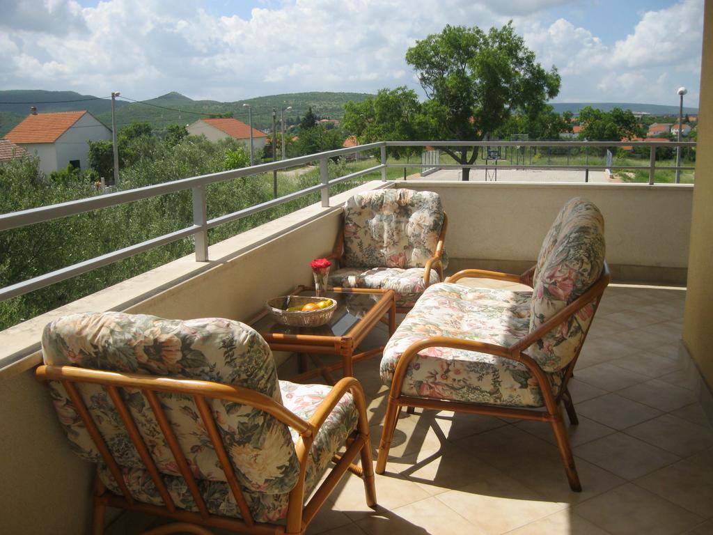 Apartment Promona Дрниш Екстер'єр фото