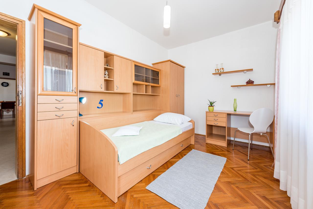Apartment Promona Дрниш Екстер'єр фото
